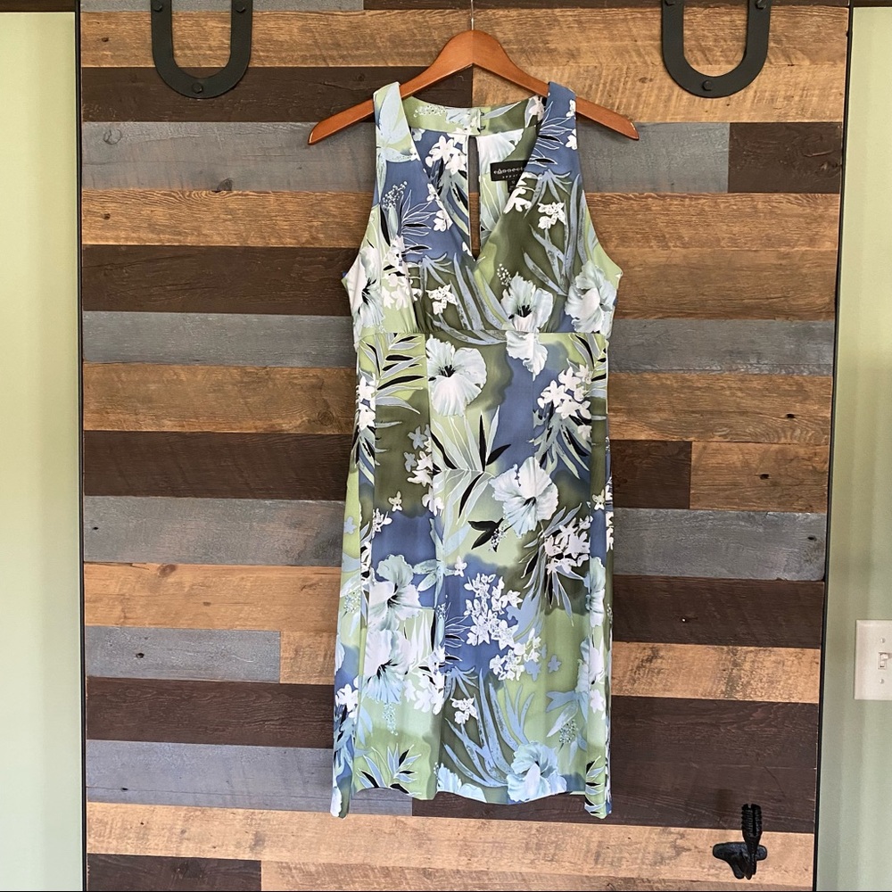 Floral Dress blue/green key hole back. 12